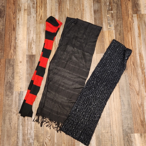 Winter Scarf Lot - Picture 1 of 5